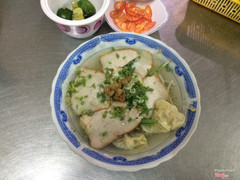 Quán sạch sẽ, cô phục vụ dễ thương, giá thoải mái, ăn ngon ^^