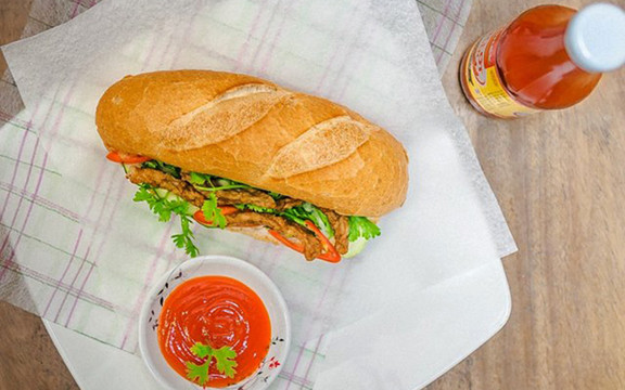 Thanh Loan - Bánh Mì Chả Cá Nóng