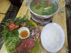 Lẩu bò bạch tuộc nhúng mẻ