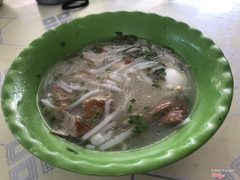 Bánh canh chả cá trứng cút