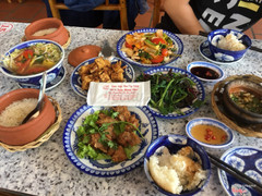 Trưa nắng lên foody tìm chỗ ăn  và đến thẳng đây! Hai người ăn no căng lại ngon miệng lắm lắm