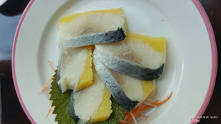 sashimi cá trích ép trứng