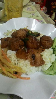 Cơm chả cá bọc trứng cút