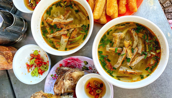 Bánh Canh Xương Mắt Heo