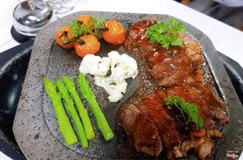 Bò úc nướng đá