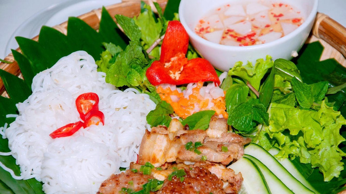 Em Út - Bún Chả Hà Nội & Cơm Gà