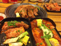 Gọi mấy dĩa đồ nướng nhìn cũng đầy đặn lắm