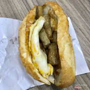 Bánh mì chả cá + ốp la