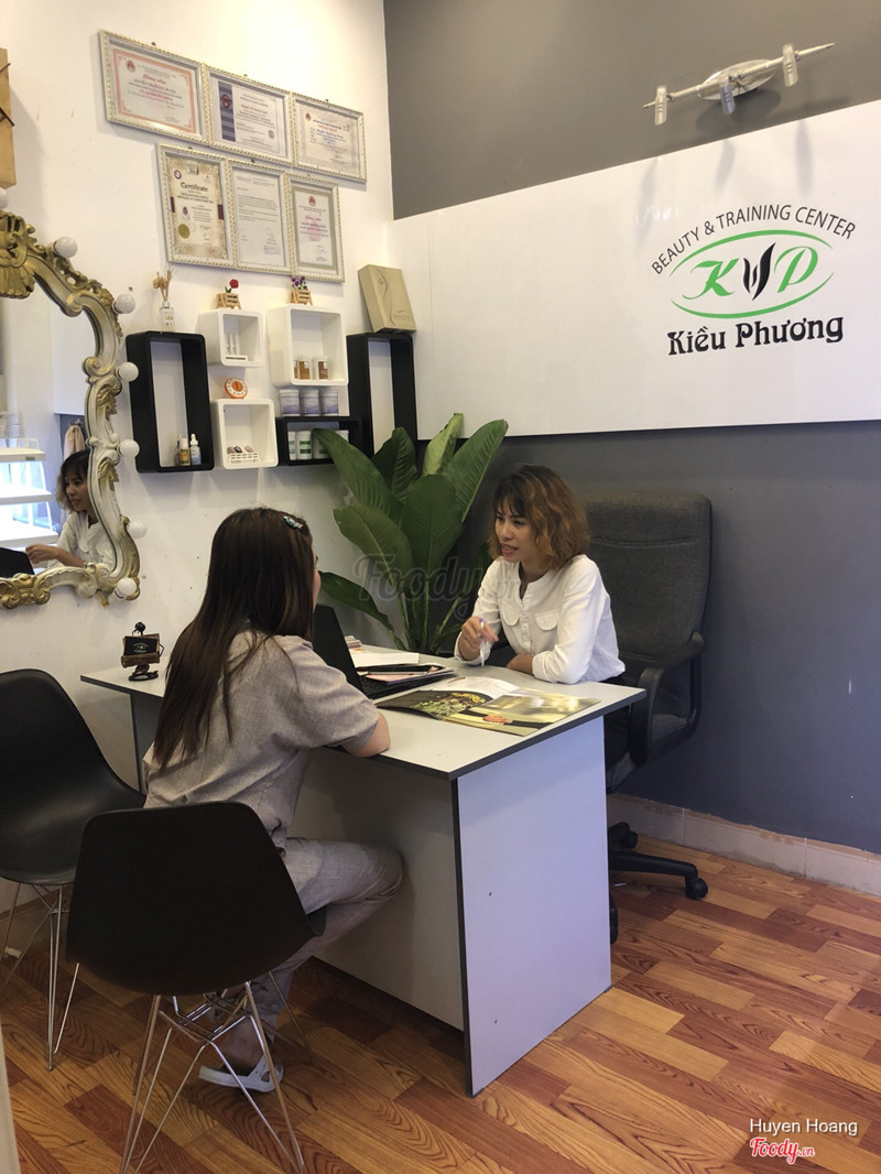 Chỗ ngồi tư vấn khách hàng của các chị tư vấn viên