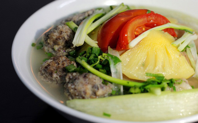 Thuý Hoàng - Bún Sườn Chua