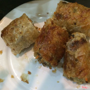 6 miếng mà ăn hết 2 miếng r -.-