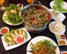 Lẩu bò viên (4 người), gỏi khô mực, chả giò