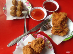 Gà khá giống ở kfc nhưng giá thành rẻ hơn quán ăn sạch sẽ và đã đc foody check in 😉😉