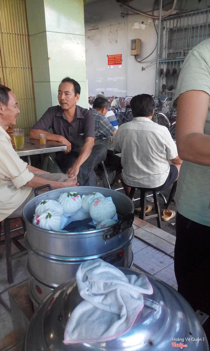 Cụ già và trung niên