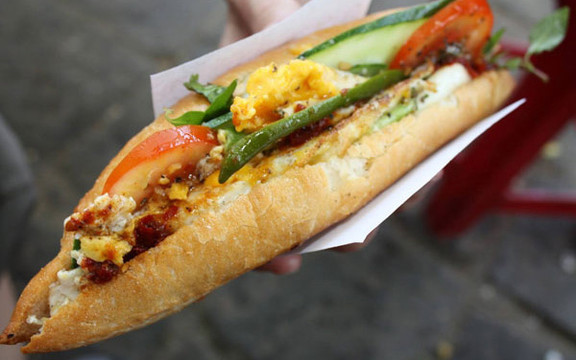 Đức Long - Bánh Mì & Đồ Ăn Sáng