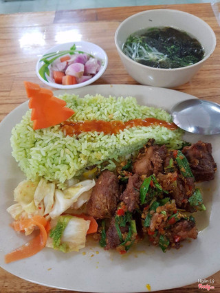 Gà xào sả