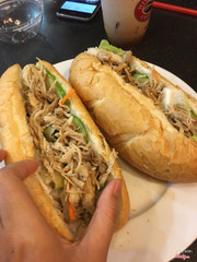 Bánh mì gà xé