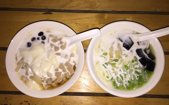 Chè Bưởi & Tàu Hũ Đá