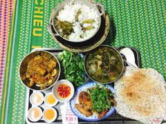 Gà nấu lá giang + gà chiên mắm + gà kho sả ớt