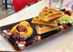 Mr. Cheese Sausage Waffle (105k)