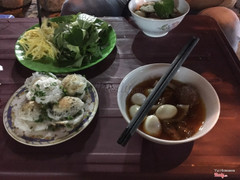 Rau với bánh căn