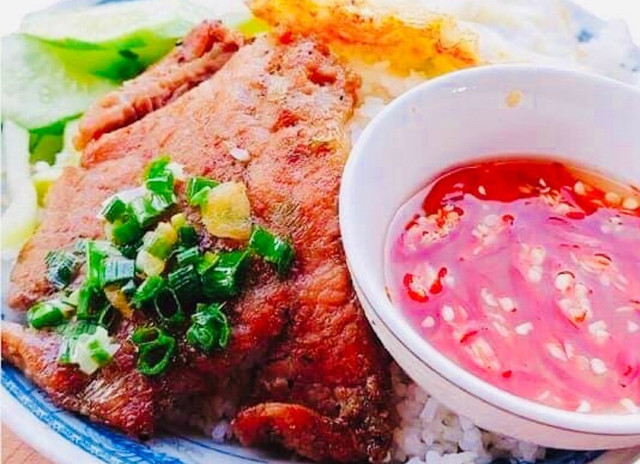 Sài Gòn Phố - Cơm Sườn Nướng & Bún Bò Huế