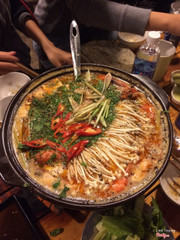 lẩu hải sản chua cay