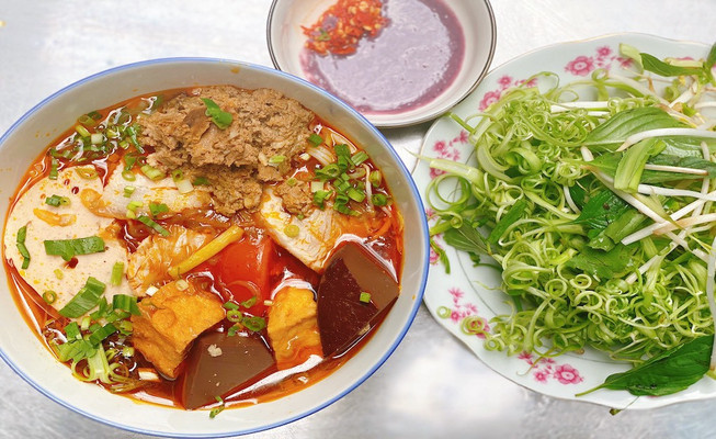 Quán Bún Riêu Cua & Cơm Gà Số 31 - Hoàng Việt