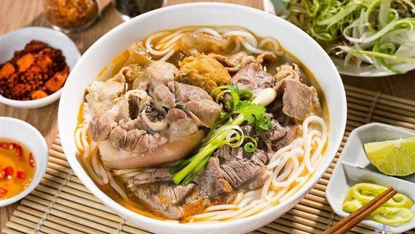 Bún Bò Huế Cố Đô - Đặc Sản Huế - 147 Hồ Sen