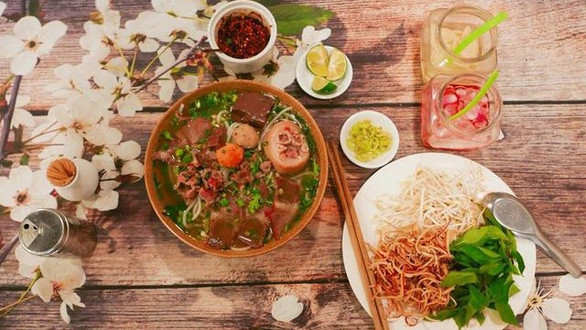 Bún Bò Huế Ngự Uyển - Vũ Phạm Hàm