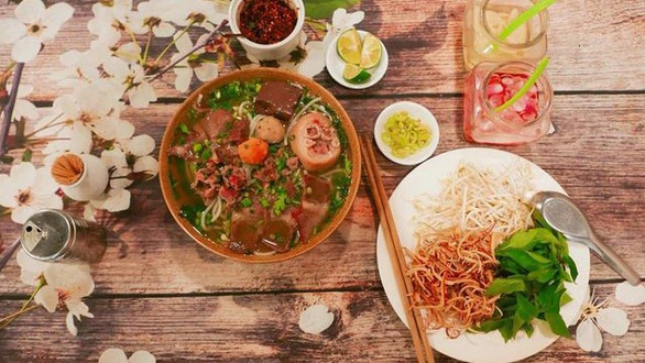 Bún Bò Huế Ngự Uyển - Chùa Láng