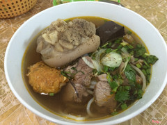 Bún bò thập cẩm