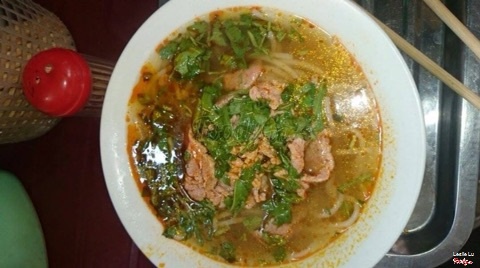 Bún bò tái 