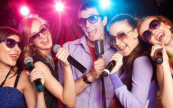 Việt Châu Karaoke - Ngô Quyền