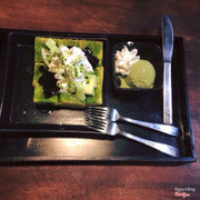 Nước ngon bánh càng ngon hơn nữa,mùi vị đậm đà thoem béo,bánh làm cái ăn ngay nên còn nóng giòn chứ không cứng như các chỗ khác,kem ăn kèm đậm mùo trà xanh thơm béo miễn chê 