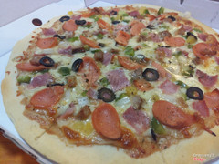 Pizza thập cẩm No.10 với đủ loại nhân vô cùng phong phú <3