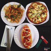 Pizza thập cẩm + bánh mì nướng + bánh tráng trộn