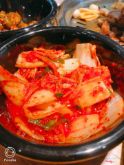 Banchan kim chi cải thảo. Cũng khá