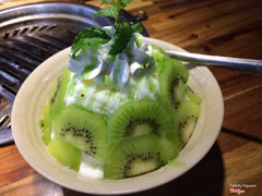 Bingsu kiwi ăn quá no, nhưng mà kiwi ít lắm, đá bào rất nhiều, khuyến mãi còn 99k