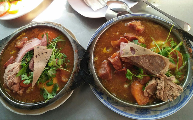 Bố Già - Hủ Tiếu, Bò Kho & Bánh Mì