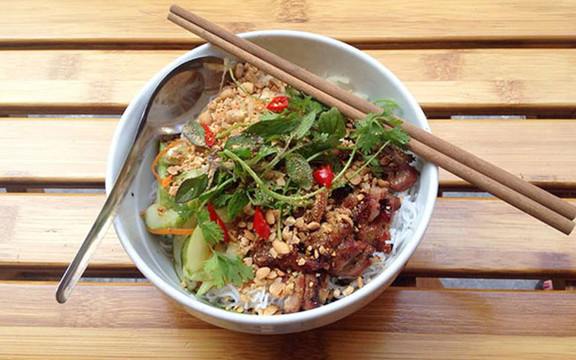 Cơm Tấm, Bún Thịt Nướng & Gỏi Cuốn