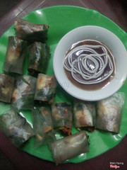 Bánh tráng cuốn chấm me