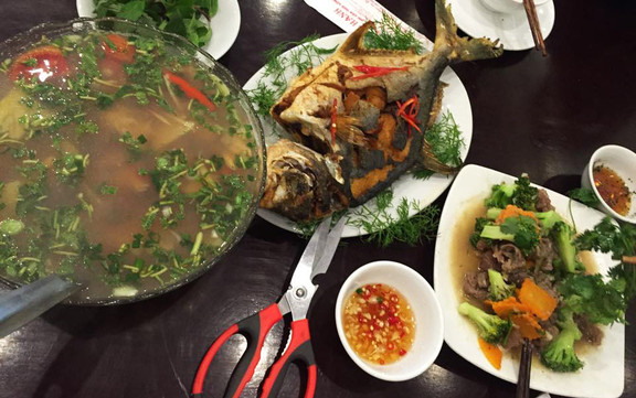 Vạn Tuế - Cơm Phở & Hải Sản Tươi Sống