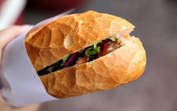 Bánh Mì Thịt Quay Chả Lụa