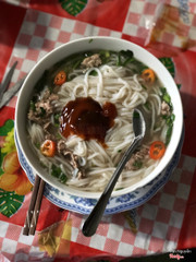 Phở tái + nhiều bánh