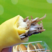 Bánh crepe cuộn bông lan sô-cô-la dừa