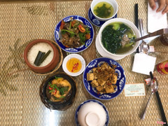 Cá lóc kho tộ+đậu hủ xả ớt+ sườn chua ngọt+ canh rau đay