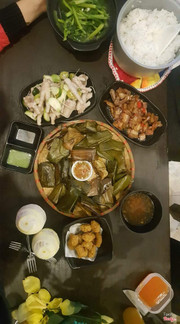 Chân gà, nem chua rán, bánh bèo lá 