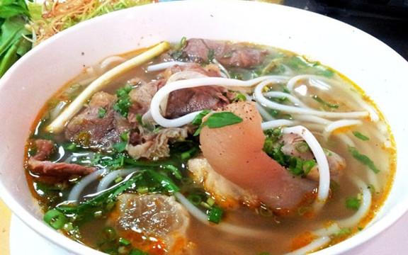 Ngọc Lan - Bún Bò Giò Heo 