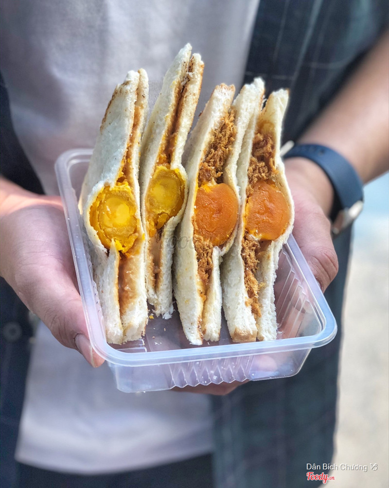 Sandwich trứng muối